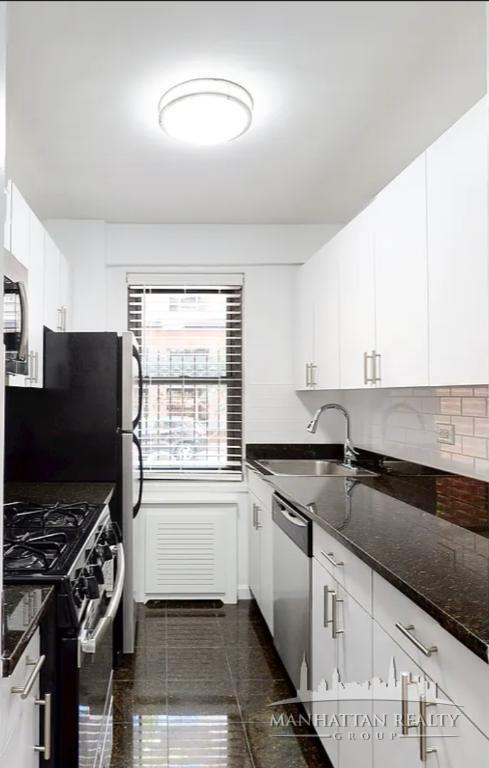 E 56th St #2E - Photo 4 of 5