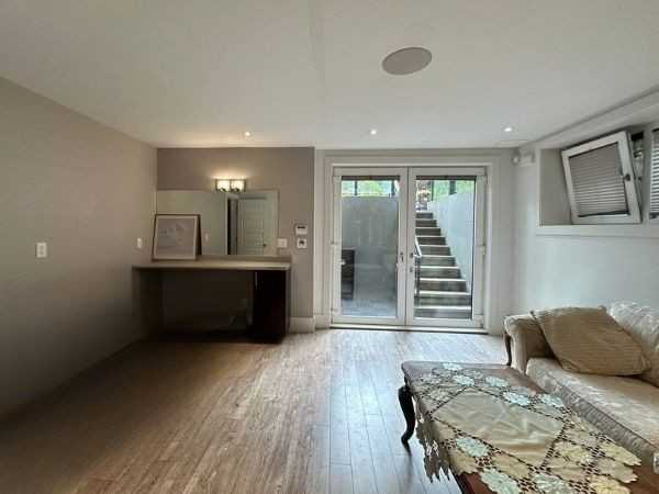 1184 Kings Avenue - Photo 5 of 29