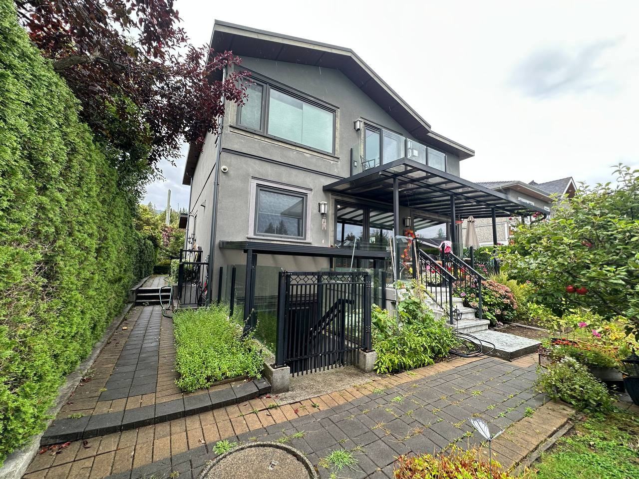 1184 Kings Avenue - Photo 7 of 29