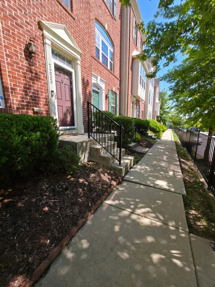 7233 Abbey Rd - Photo 2 of 19