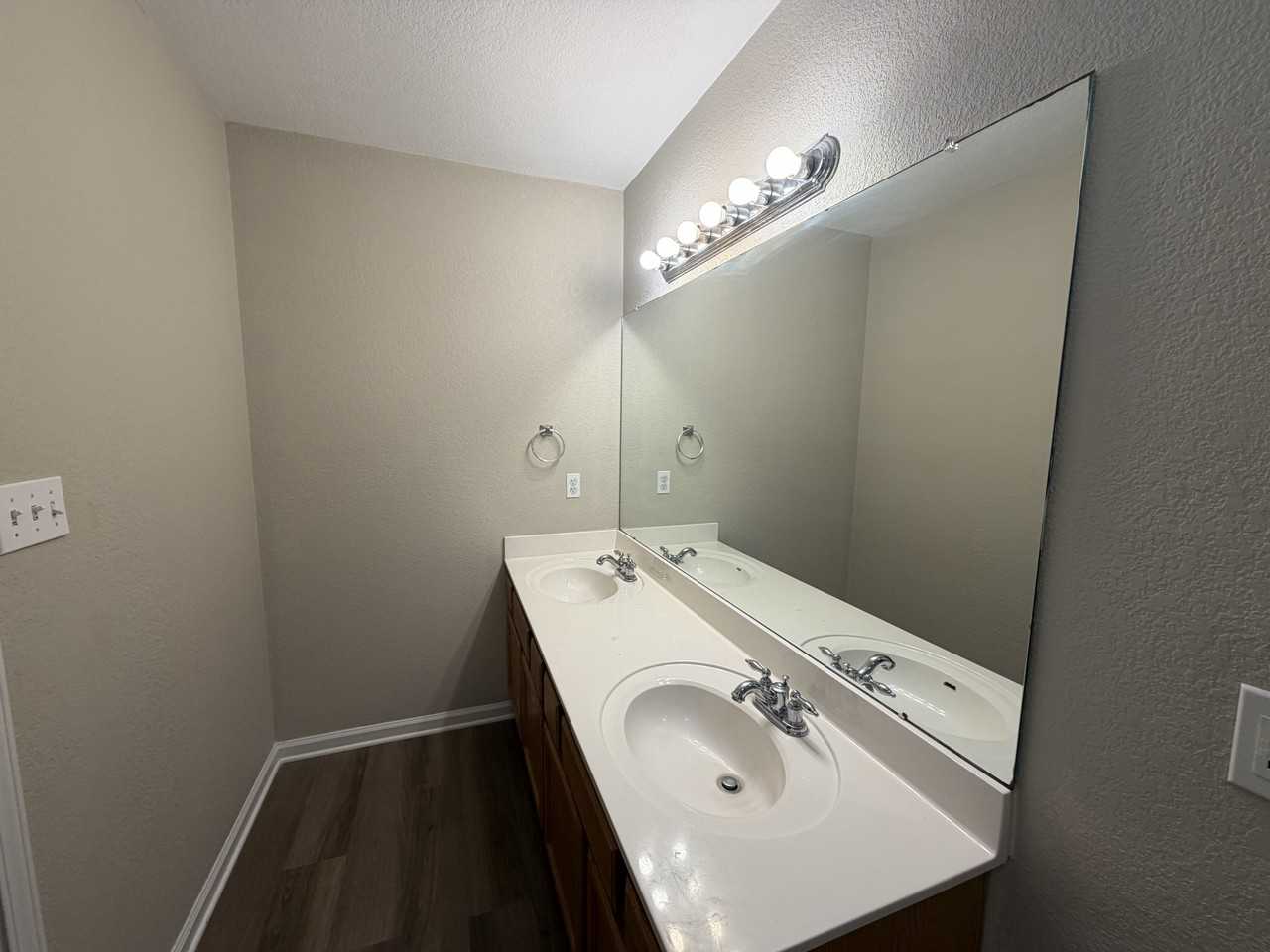 13077 English Manor Drive - Photo 7 of 11