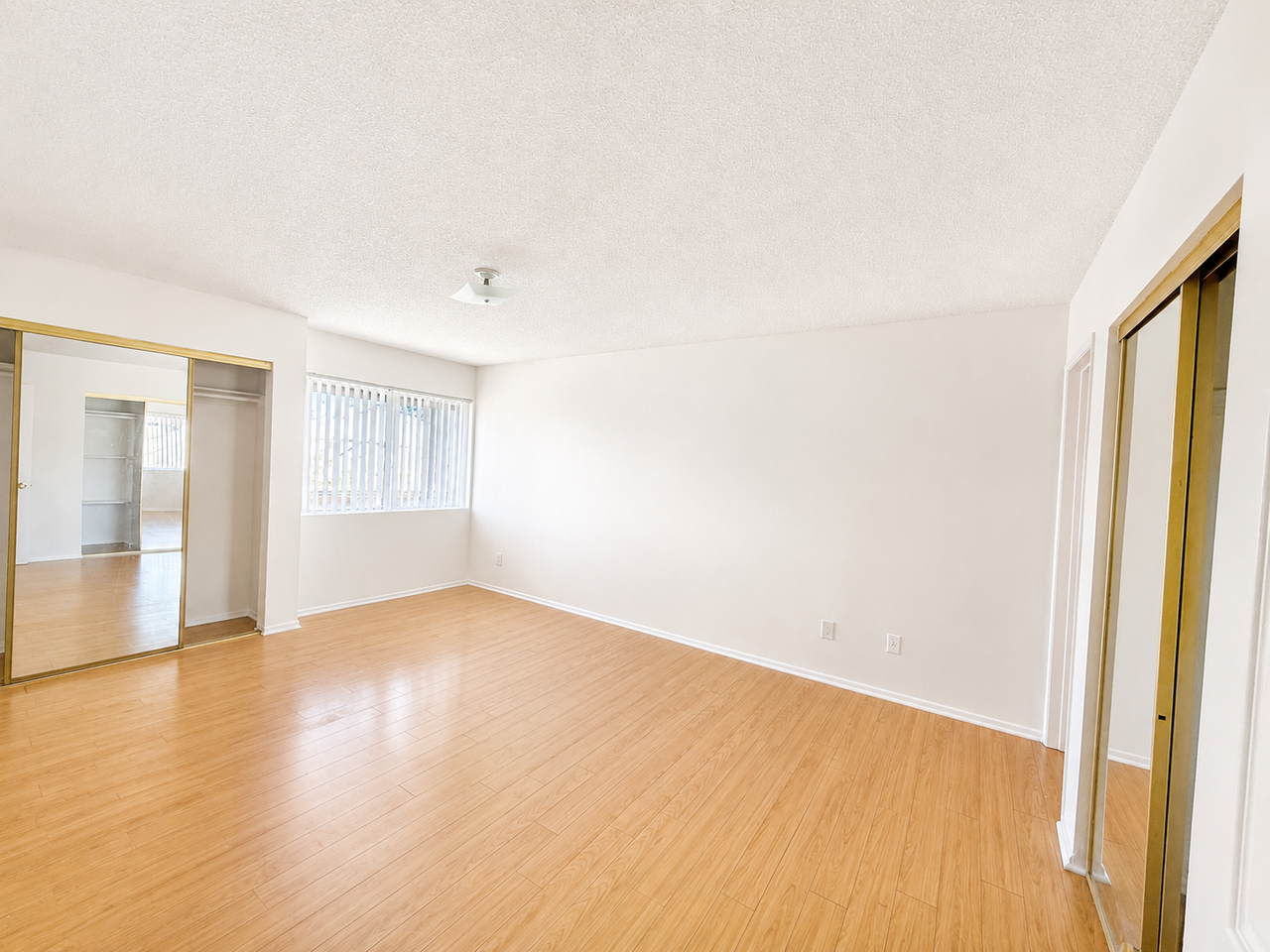 1554 E Wilson Ave #7 - Photo 4 of 6