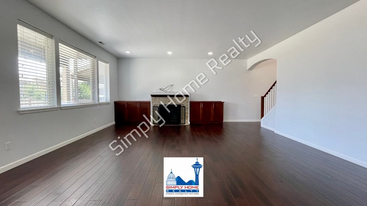 9967 Dotson St Se - Photo 3 of 40