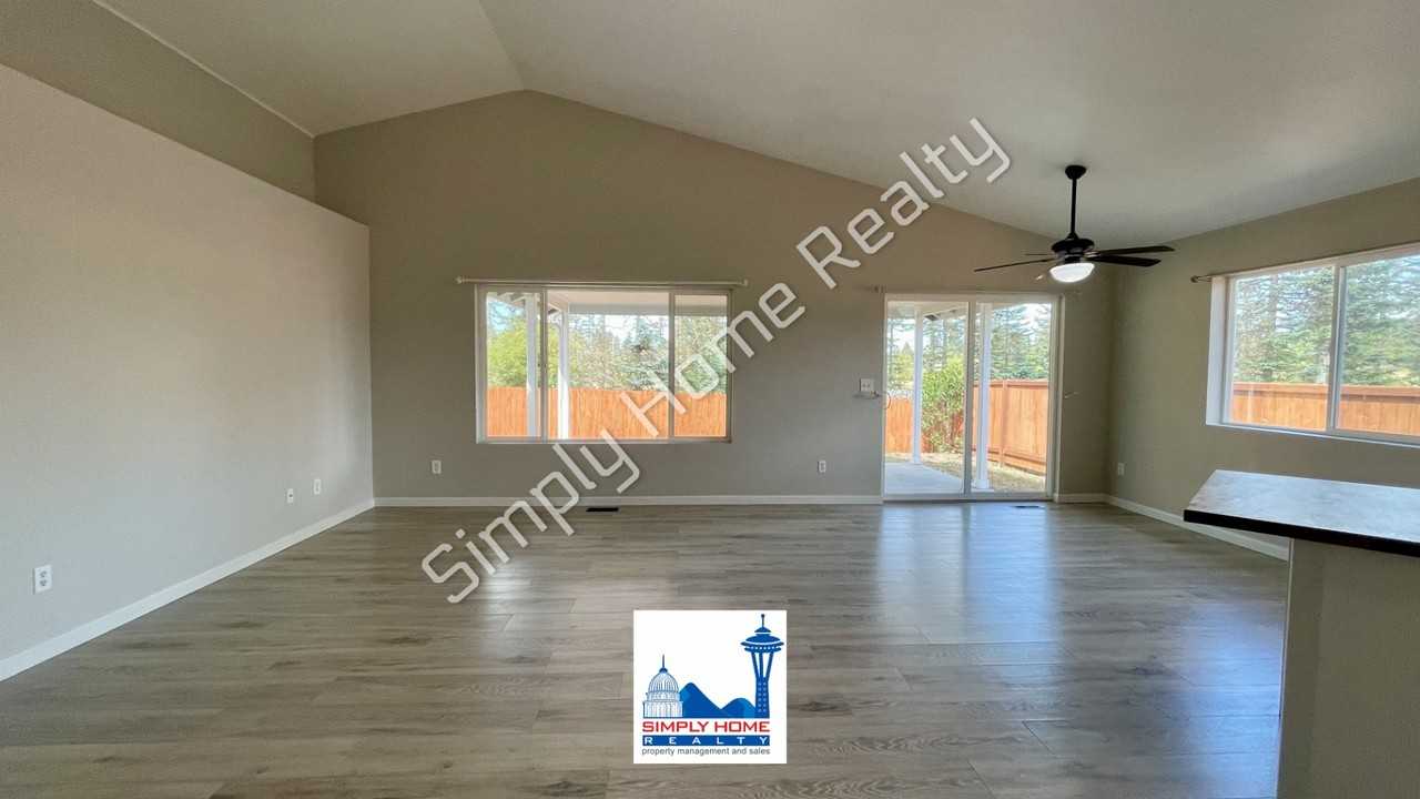 9807 Greenleaf Loop Se - Photo 3 of 27