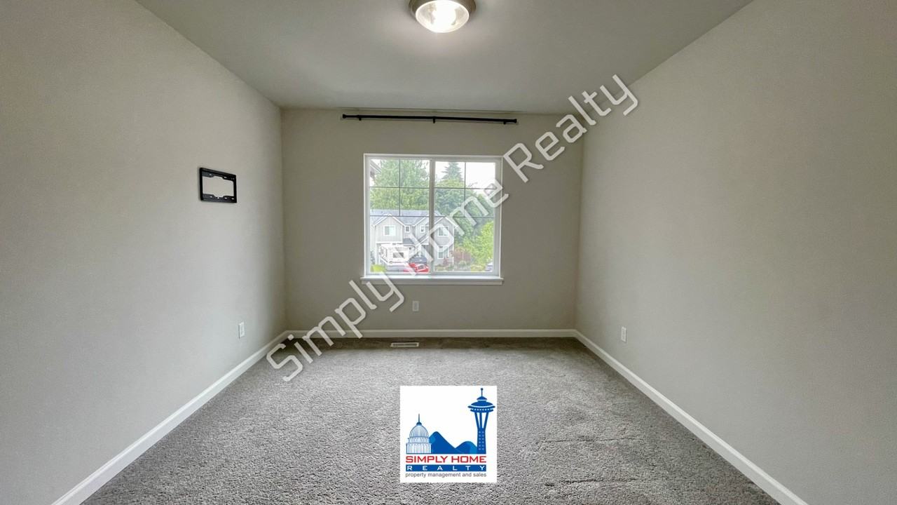 6653 Percy Ln Se - Photo 4 of 33
