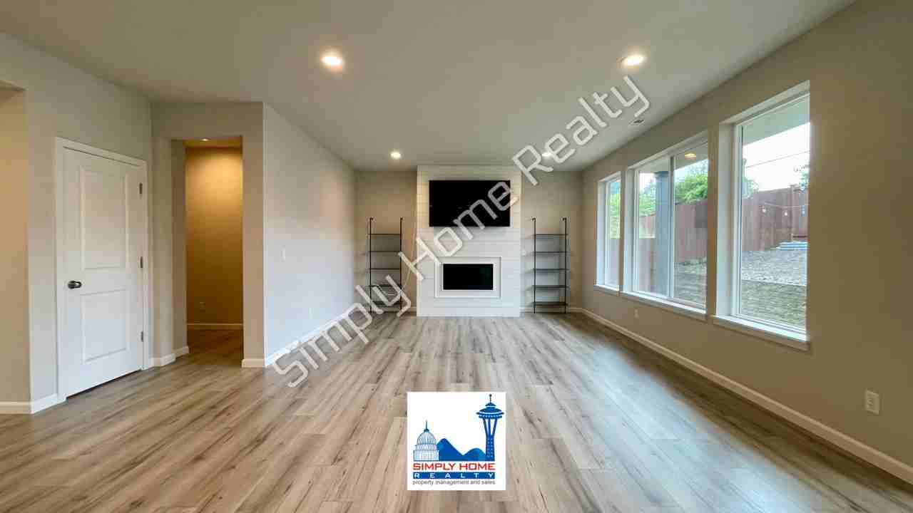 6653 Percy Ln Se - Photo 6 of 33