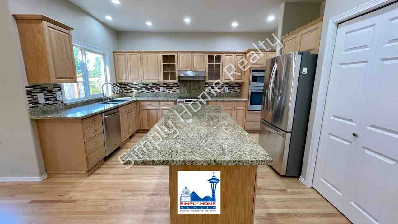 3524 Broadmoor Dr Ne - Photo 4 of 49