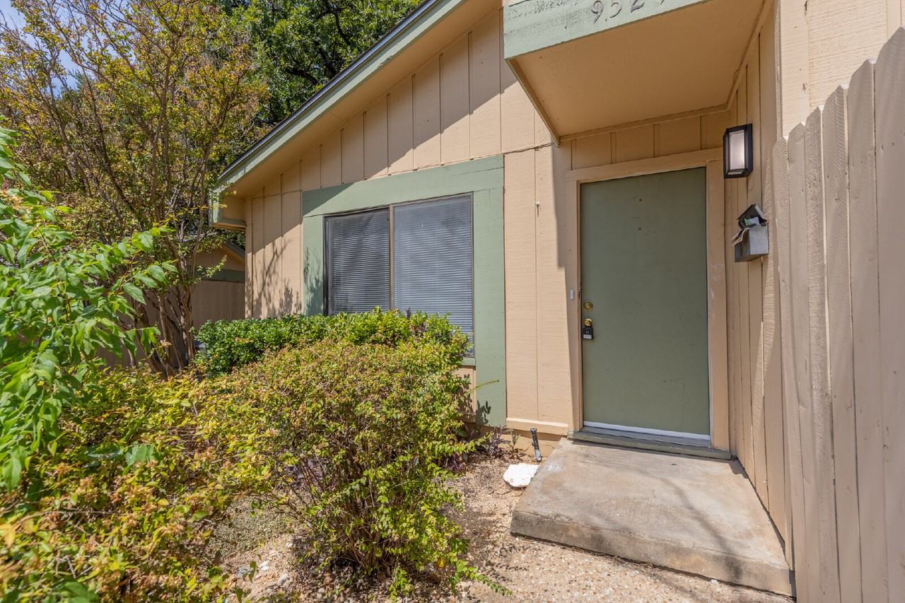 9524 Quail Village Ln - Photo 3 of 27