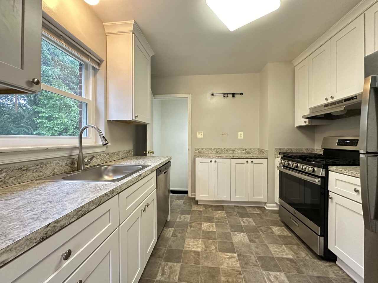 2237 Highland Ave - Photo 5 of 11
