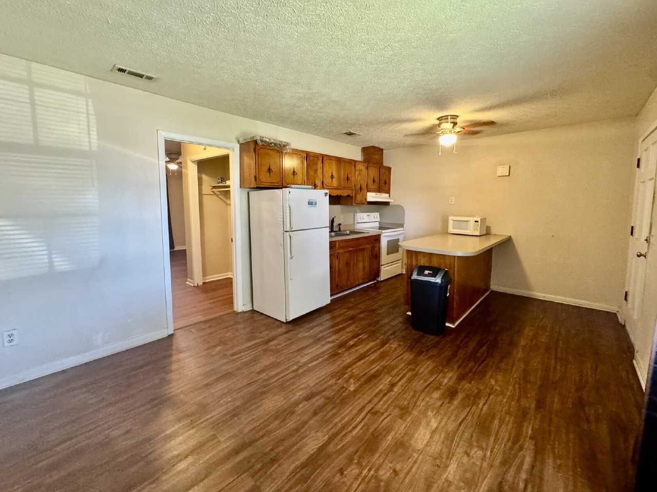 Kentucky Ave #1711 - Photo 2 of 9