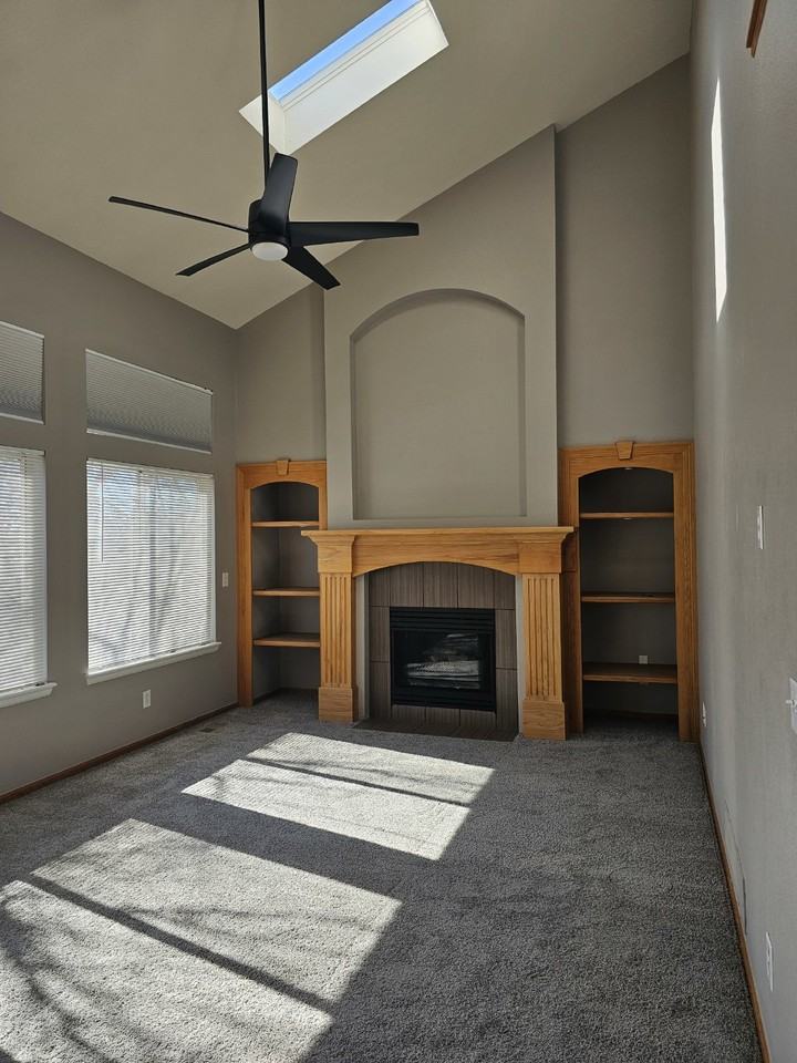 1642 S Riverbend Ln - Photo 3 of 32