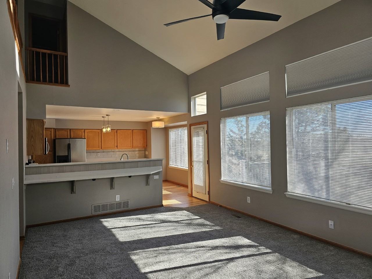 1642 S Riverbend Ln - Photo 4 of 32
