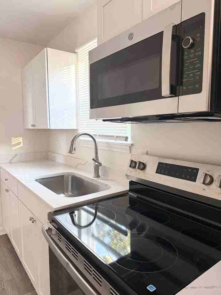 1424 Brown St #B - Photo 5 of 22