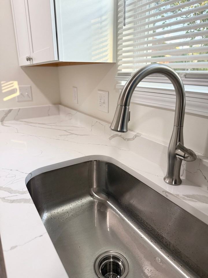 1424 Brown St #B - Photo 6 of 22