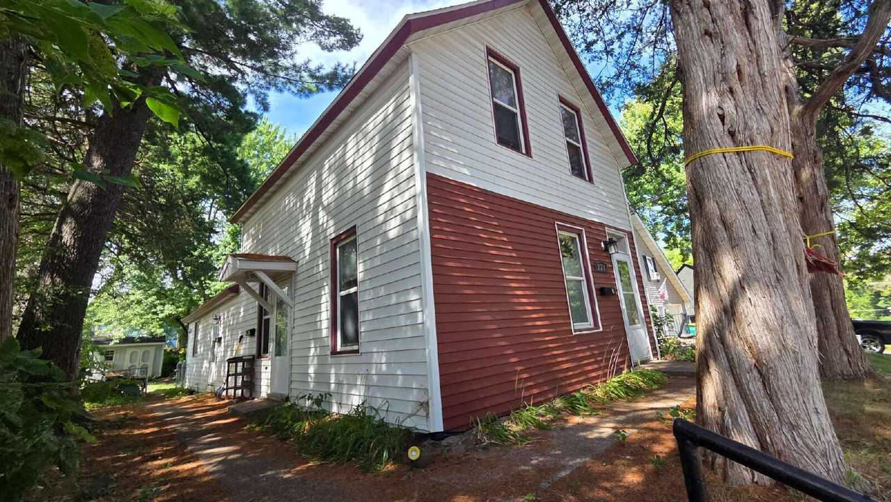 228 William St N - Photo 2 of 15