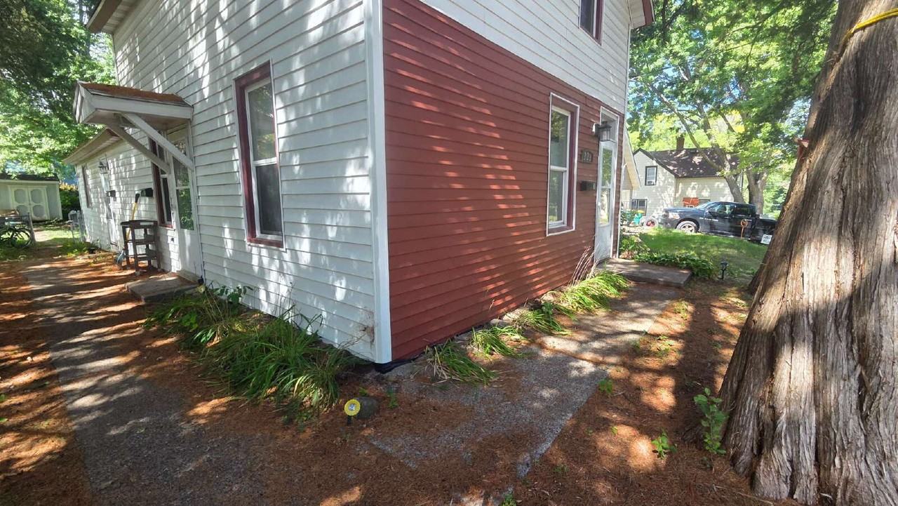 228 William St N - Photo 3 of 15