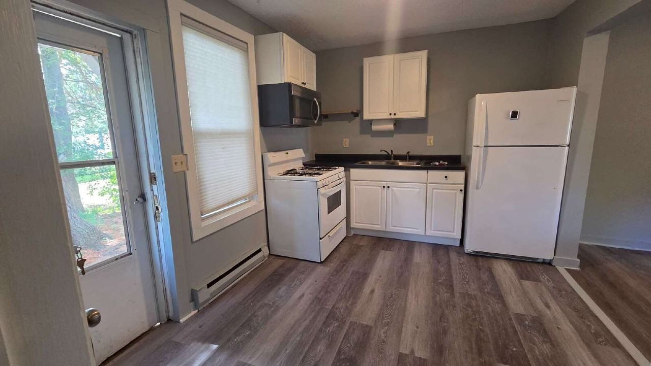 228 William St N - Photo 5 of 15