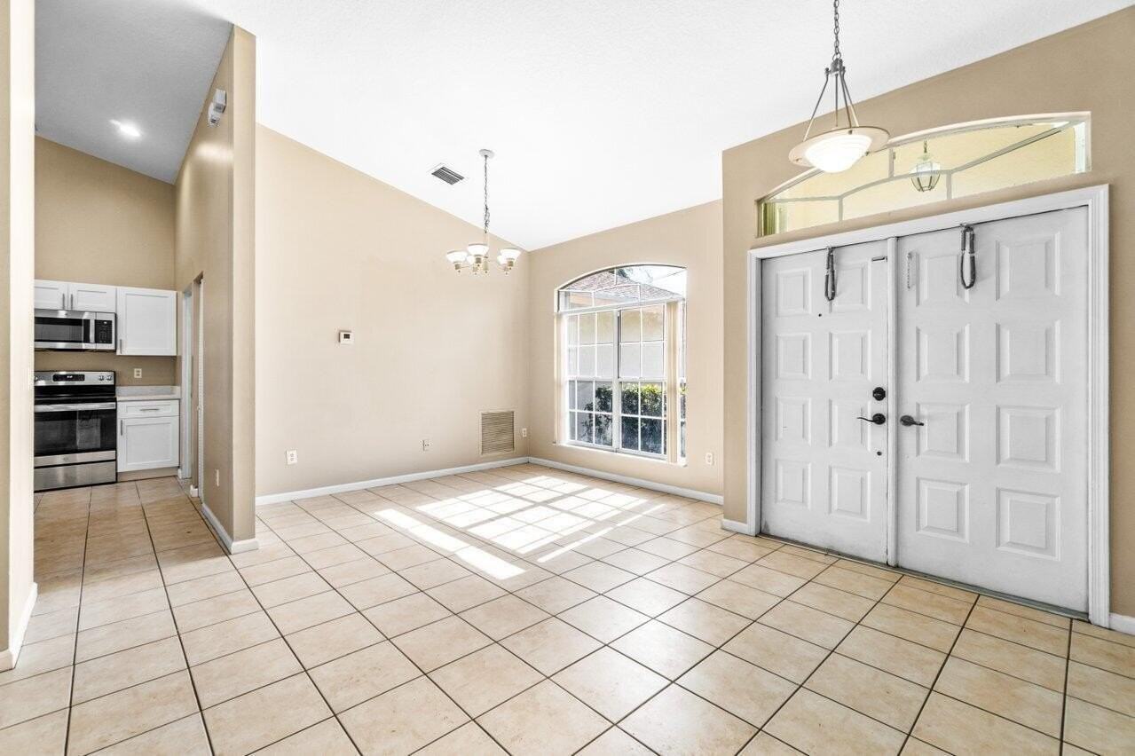 273 Ponce De Leon St - Photo 3 of 39