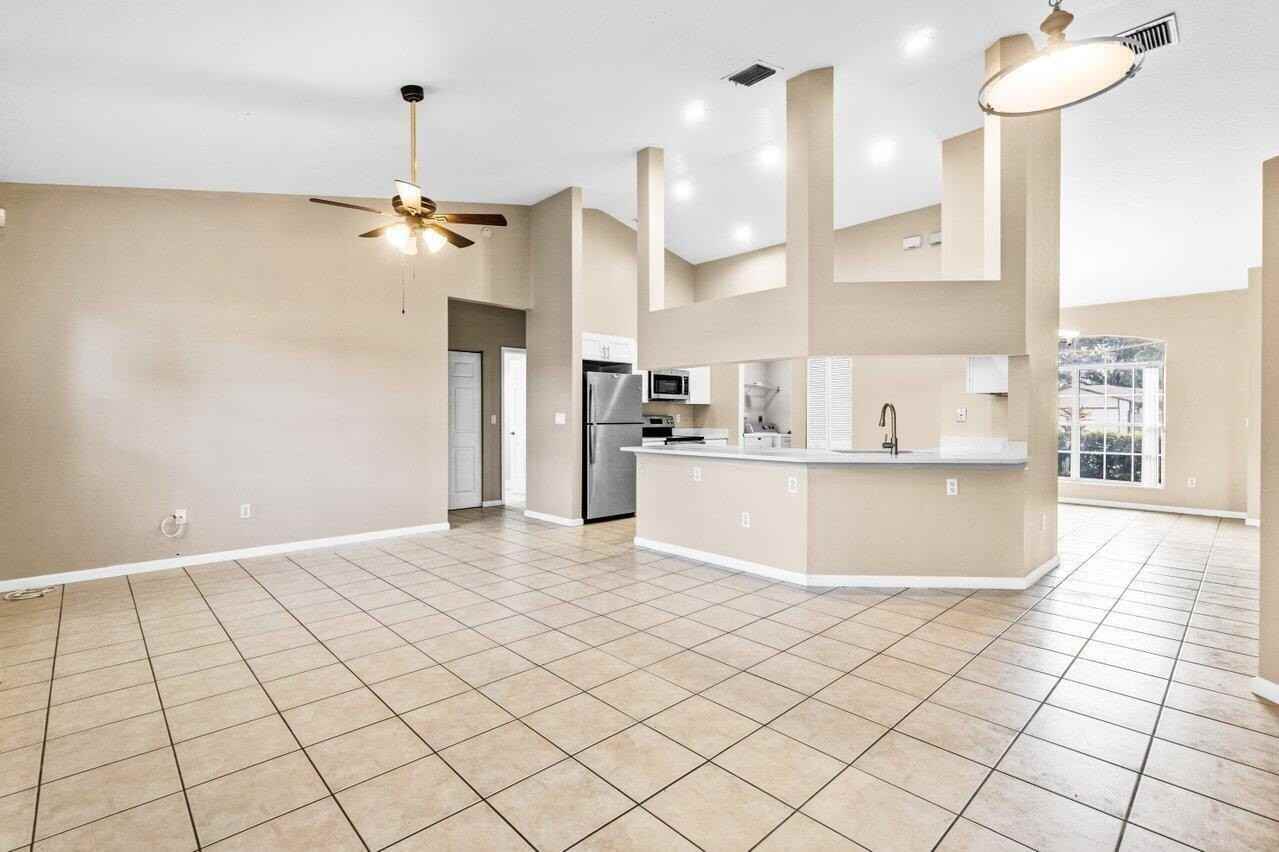 273 Ponce De Leon St - Photo 4 of 39
