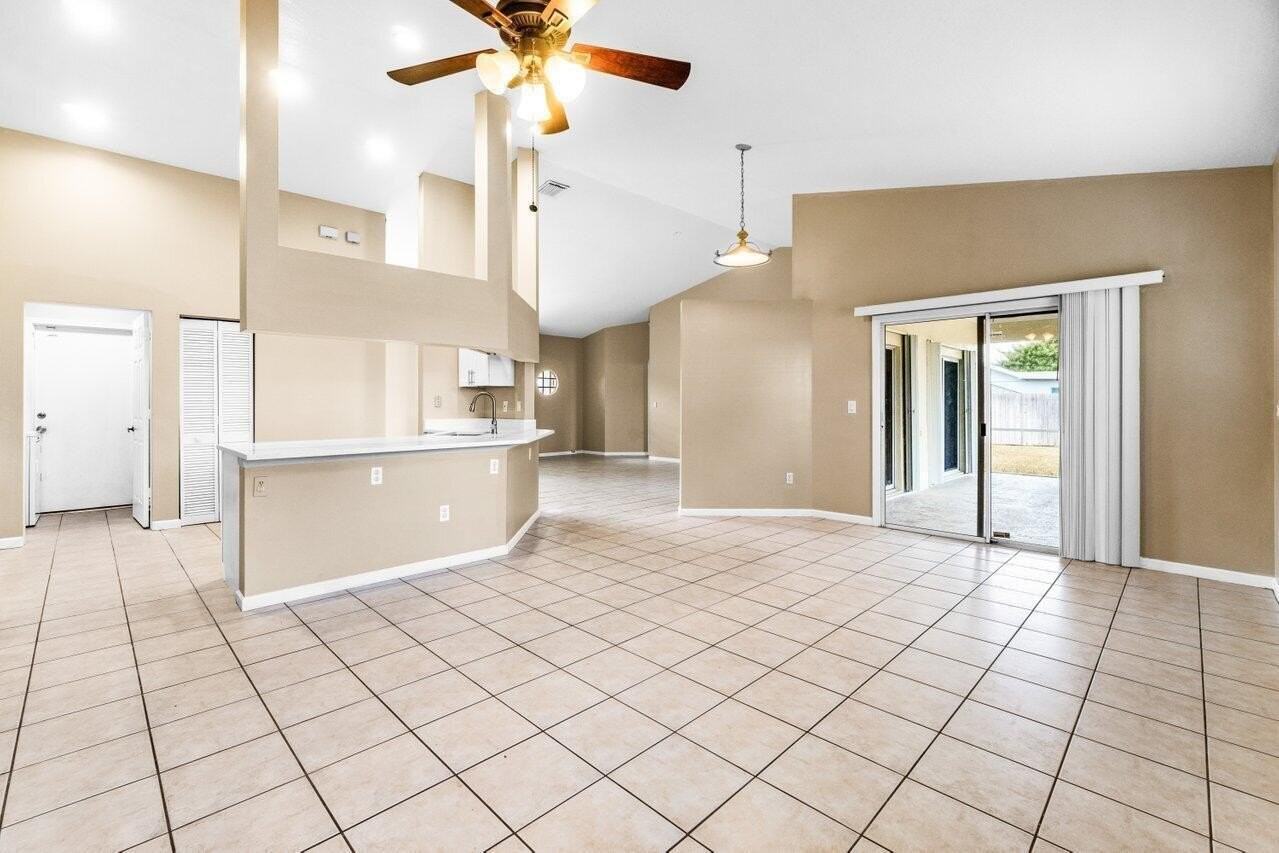 273 Ponce De Leon St - Photo 5 of 39