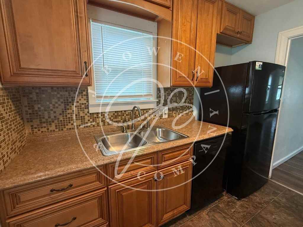 1116 Brookley Blvd - Photo 3 of 12
