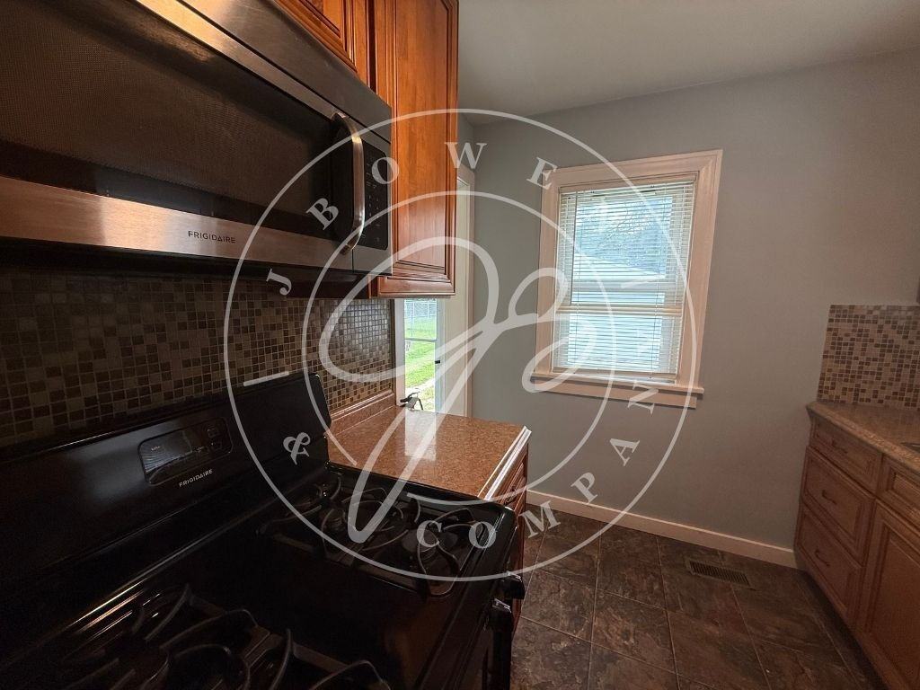 1116 Brookley Blvd - Photo 4 of 12