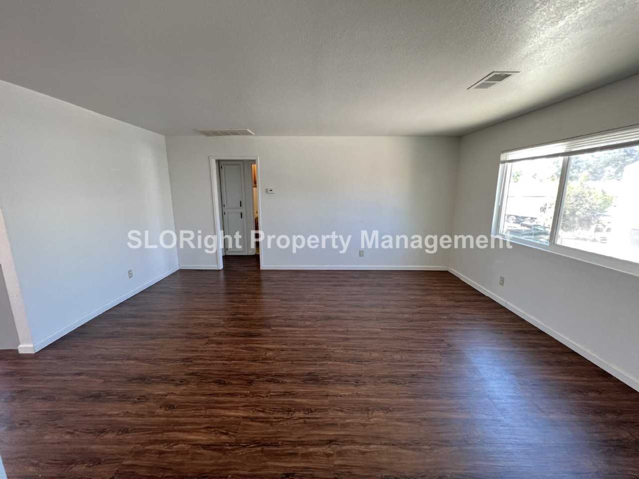 1912 Ebony Dr Apt B - Photo 3 of 11