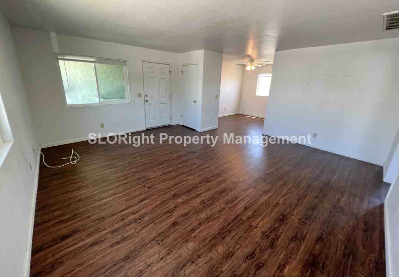 1912 Ebony Dr Apt B - Photo 4 of 11