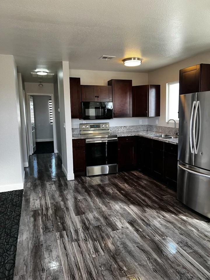5660 E Lake Mead Blvd #D - Photo 3 of 18