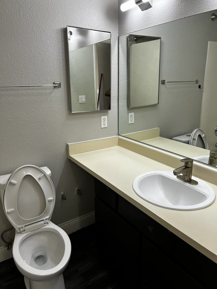 5660 E Lake Mead Blvd #D - Photo 5 of 18