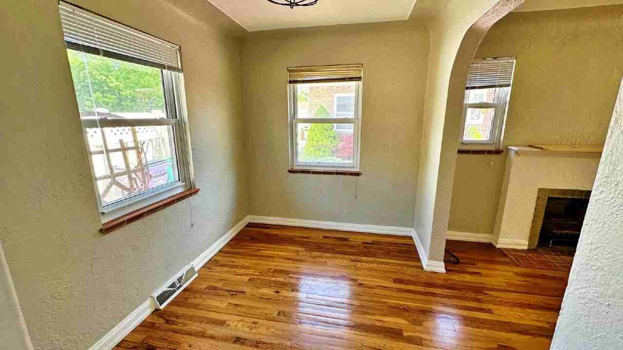 1290 Madison St - Photo 4 of 18