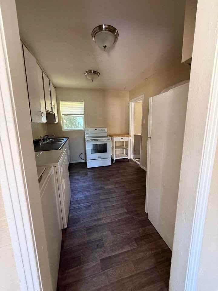 706 Mickan St - Photo 3 of 12