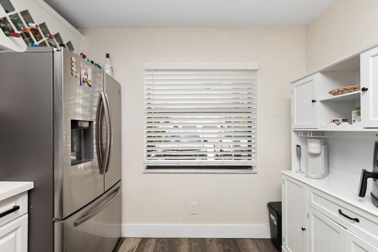 761 Nw 106th Ave - Photo 5 of 27
