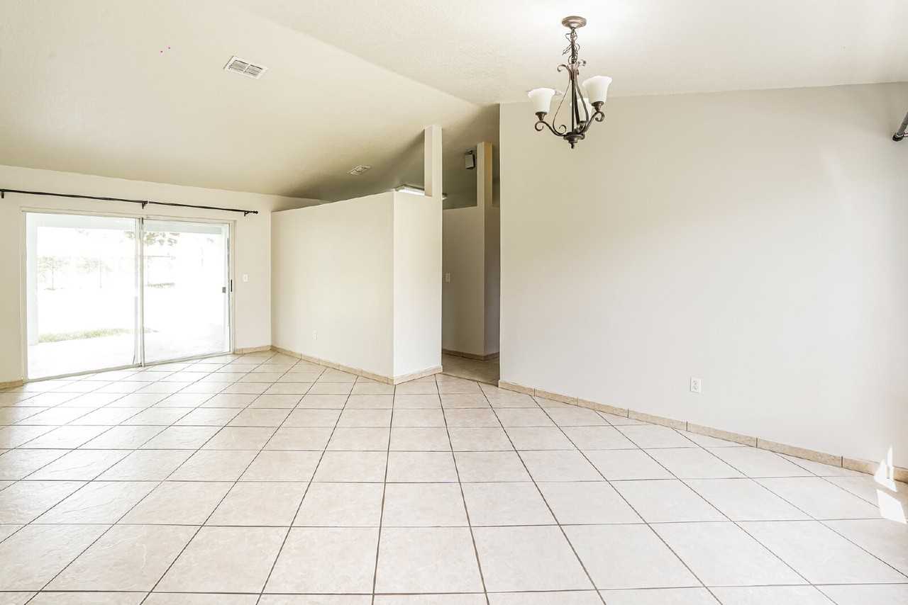 111 Crescent Ct - Photo 3 of 20
