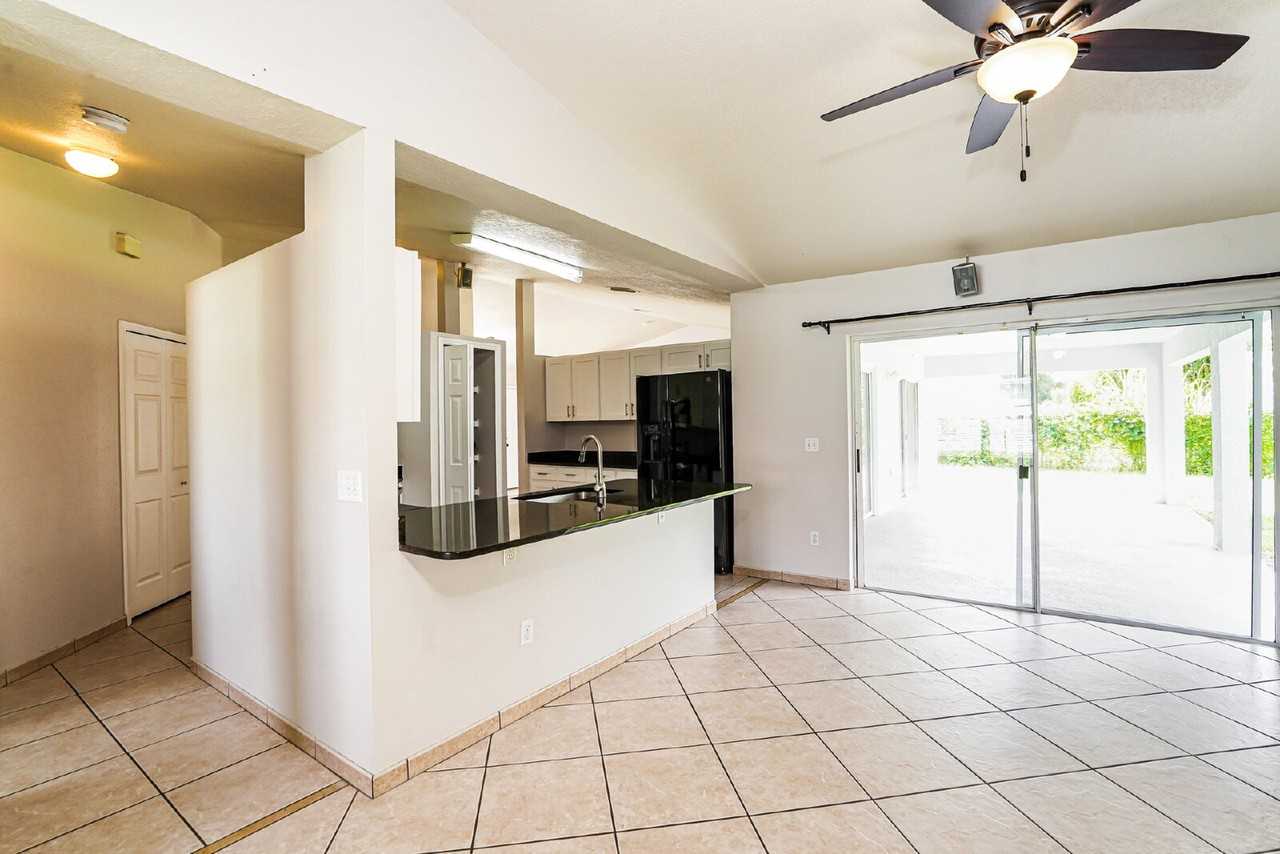 111 Crescent Ct - Photo 5 of 20