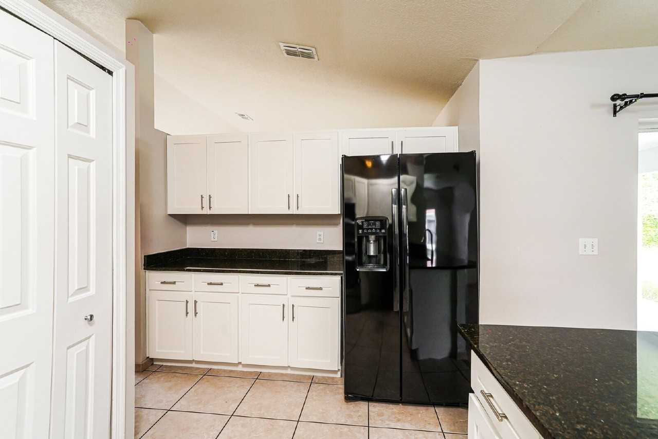111 Crescent Ct - Photo 6 of 20
