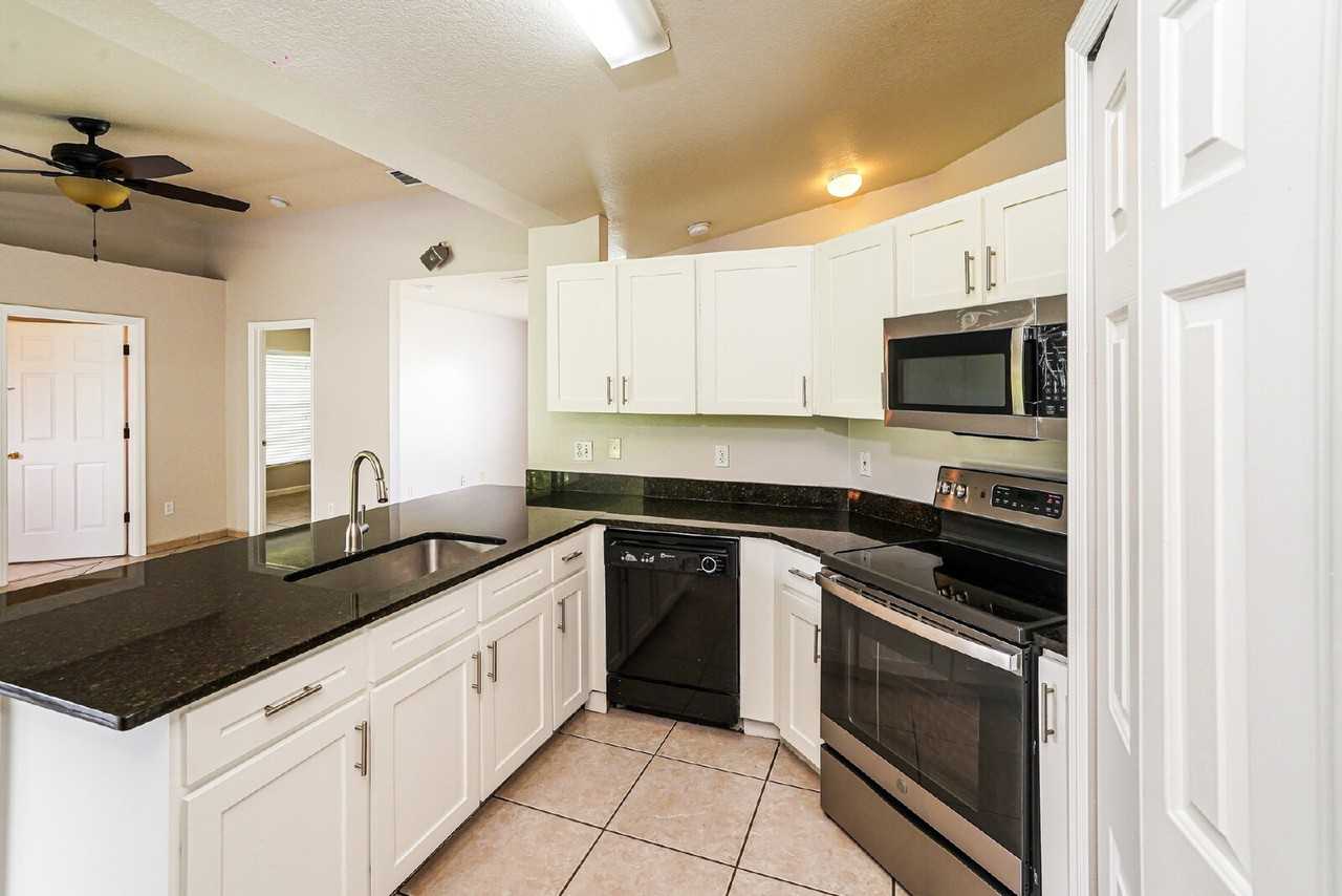 111 Crescent Ct - Photo 7 of 20