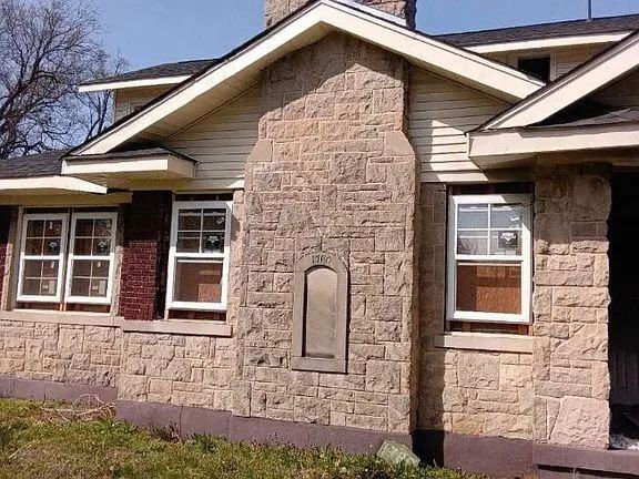 1760 Foster Ave - Photo 5 of 6
