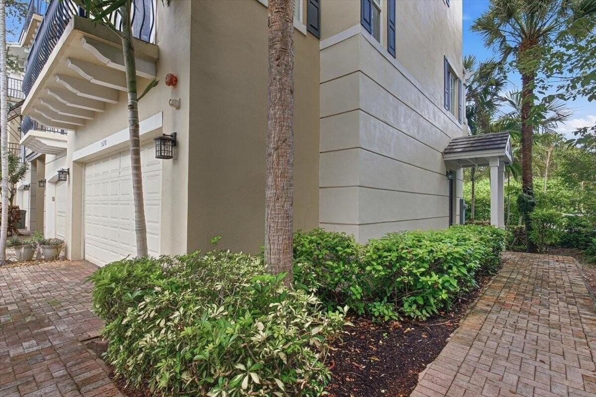 520 Nw 39th Cir - Photo 4 of 34
