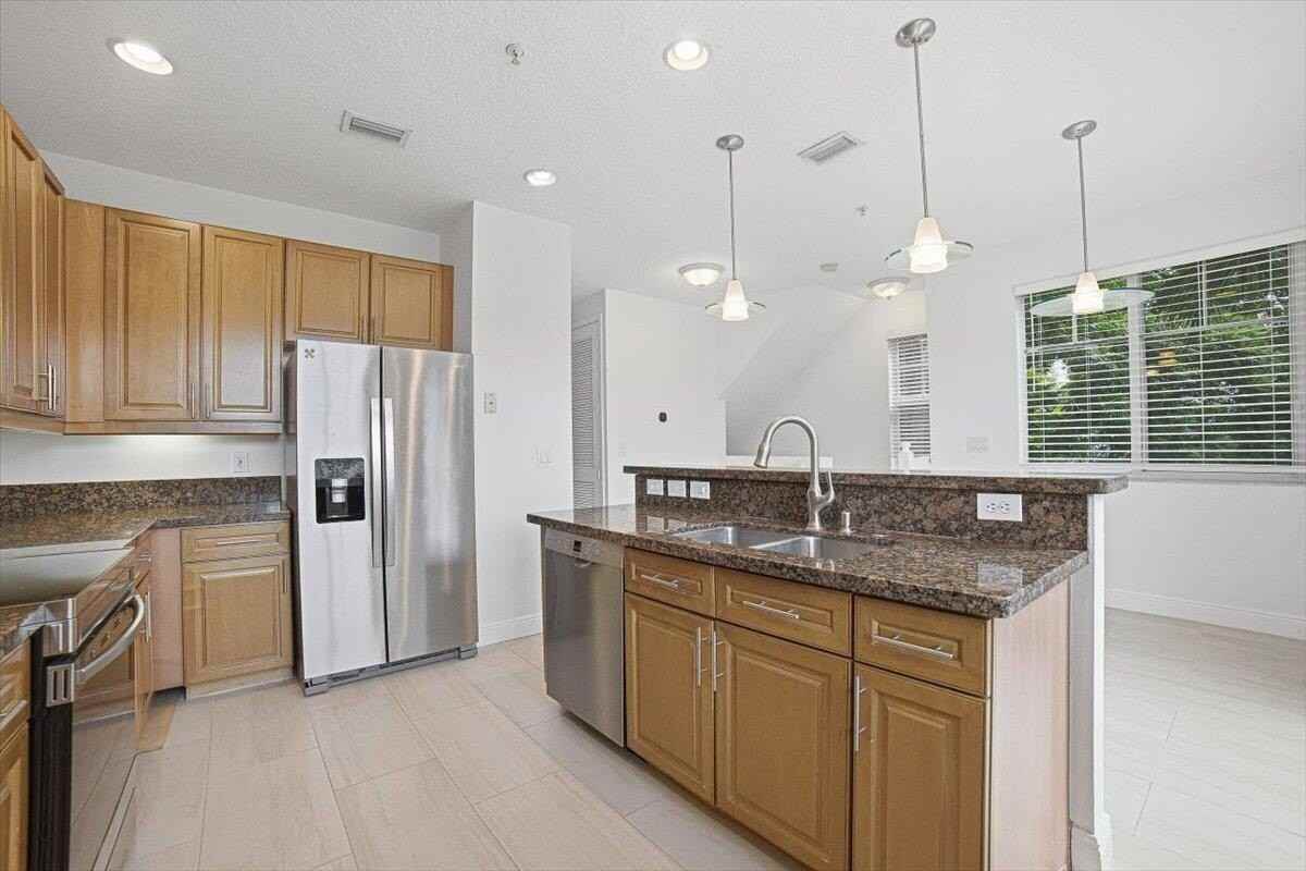 520 Nw 39th Cir - Photo 7 of 34