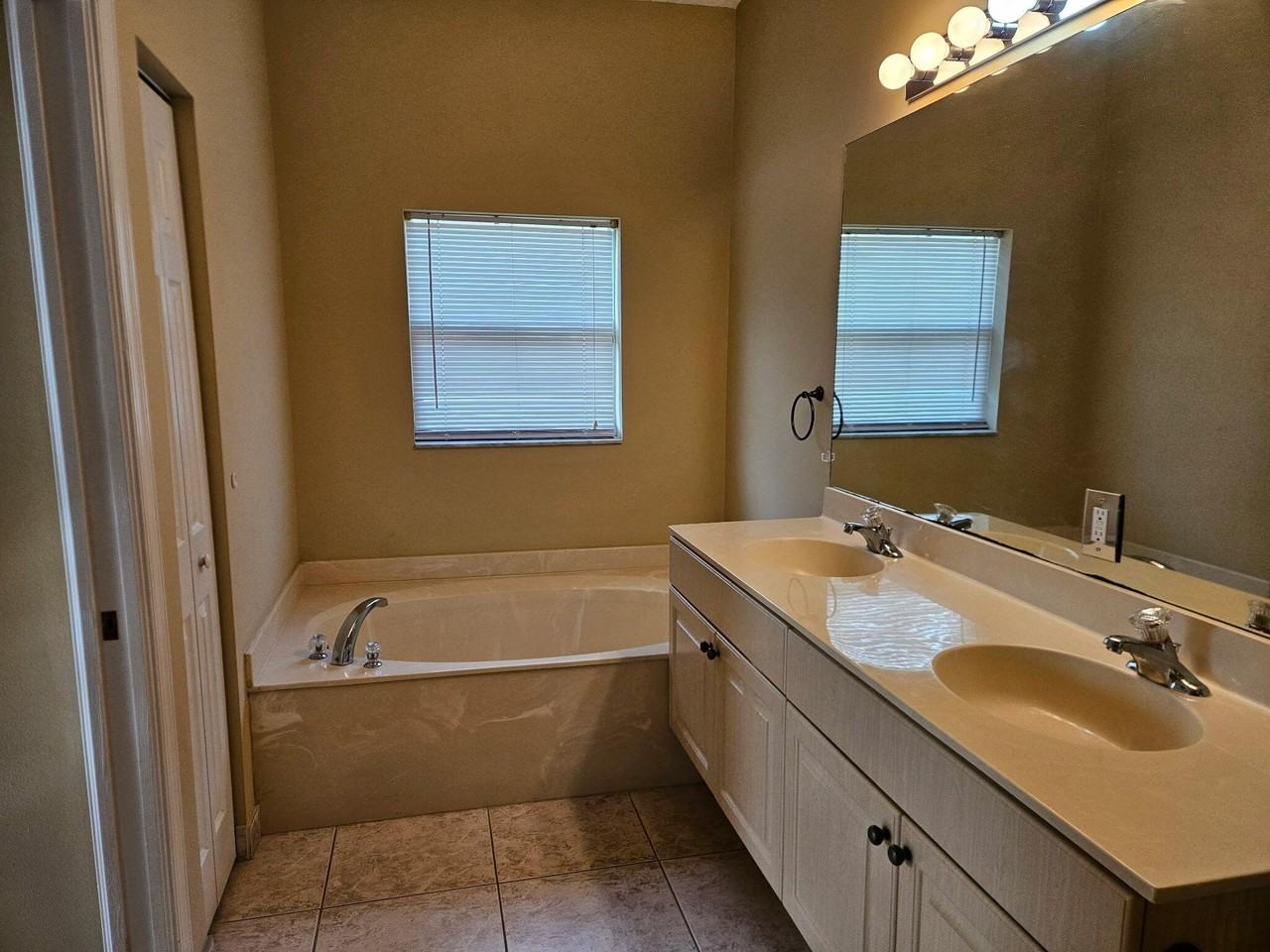 394 Nw Breezy Point Loop - Photo 4 of 17