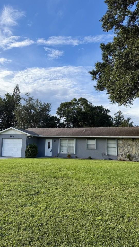 7402 Lakeland Blvd - Photo 2 of 13