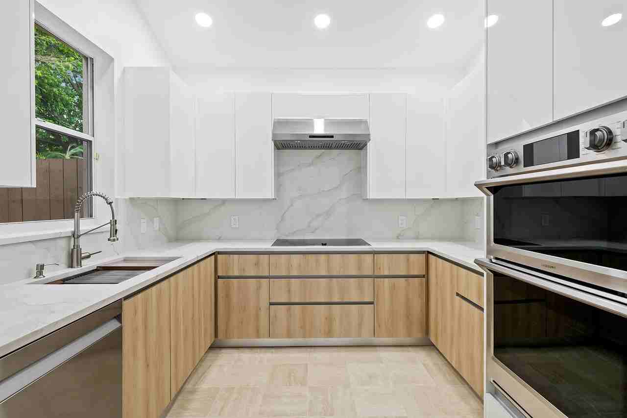 2480 Nw 66th Dr - Photo 2 of 23