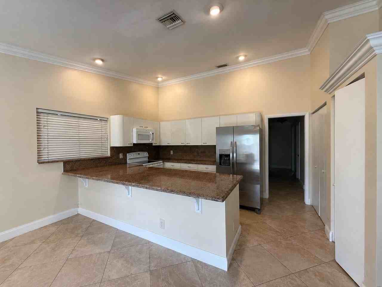400 Sequoia Ln - Photo 3 of 11