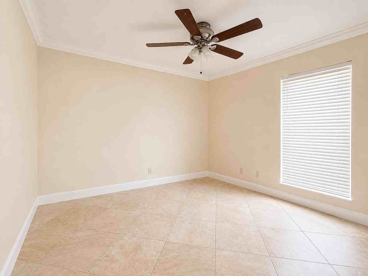 400 Sequoia Ln - Photo 7 of 11