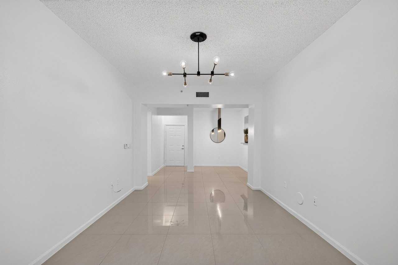533 Ne 3rd Ave #125