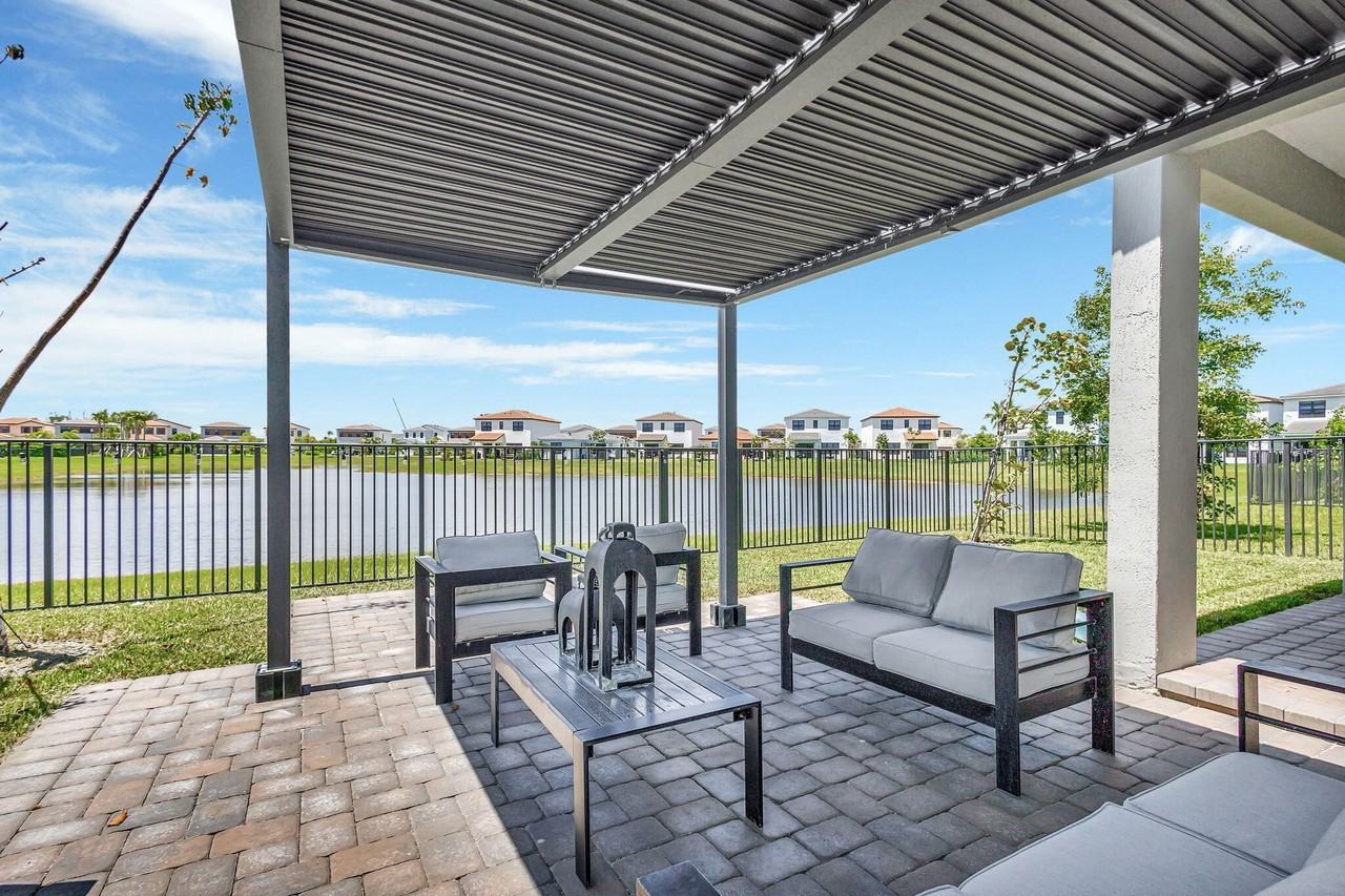 16608 Cove Rd - Photo 3 of 50