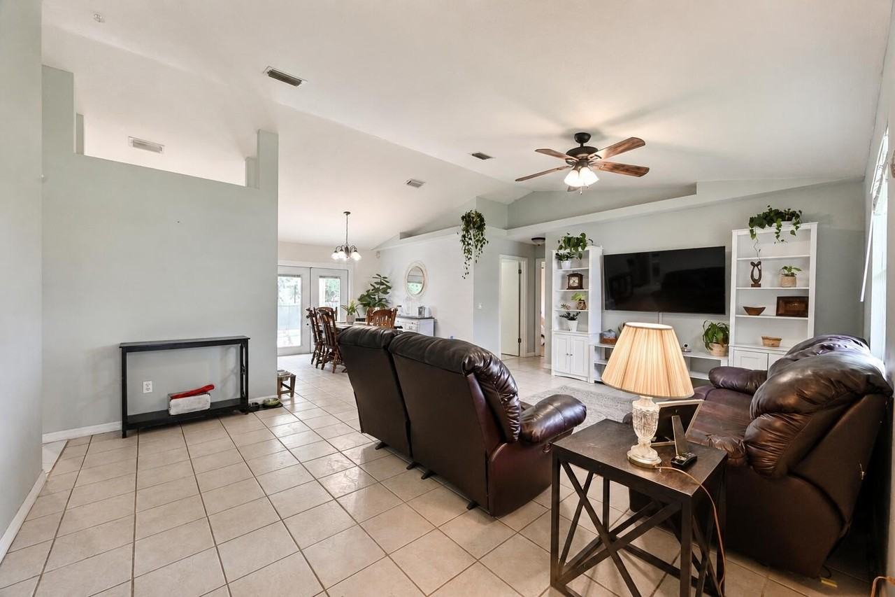 1755 Sw Castinet Ln - Photo 7 of 32