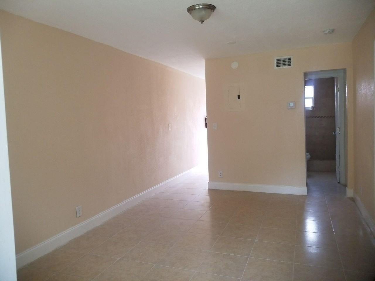 418 Nw 13th Ave - Photo 3 of 8