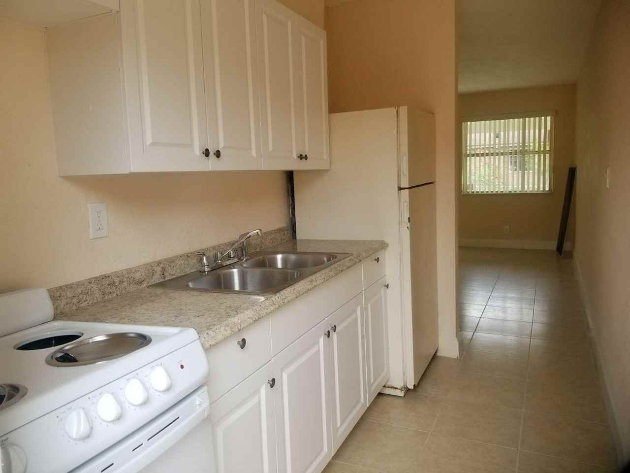 418 Nw 13th Ave - Photo 5 of 8
